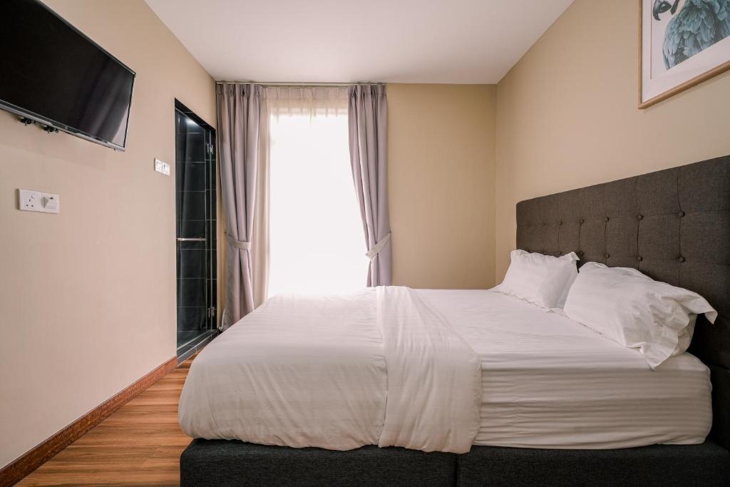 3C Hotel Puchong — Deluxe Double Room with street view, photo 3