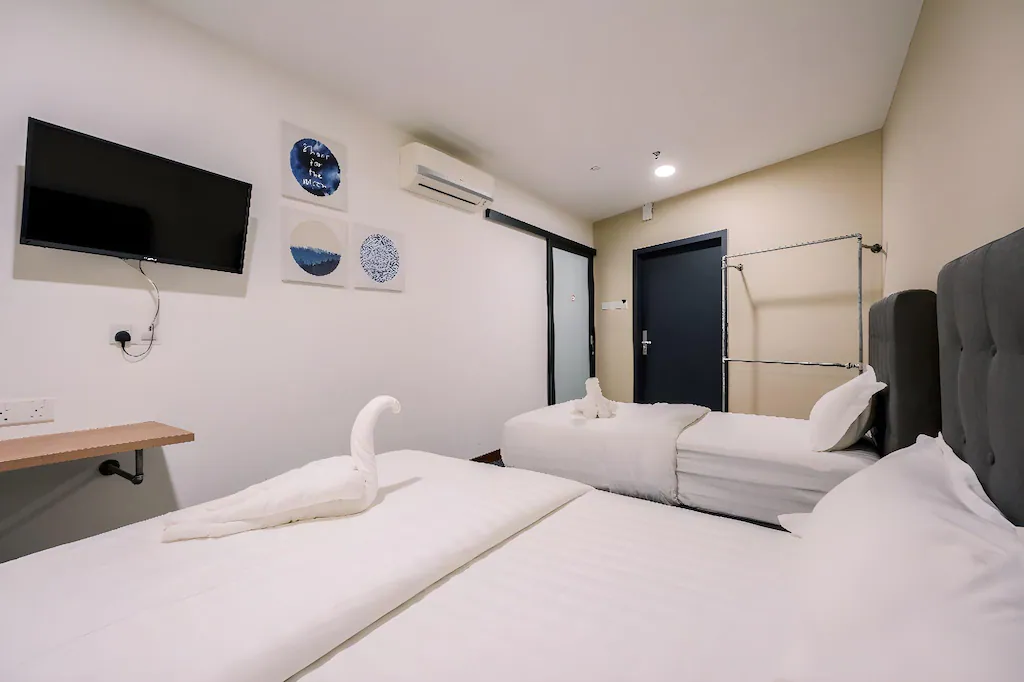 3C Hotel Puchong — Triple Room, no street view, photo 1
